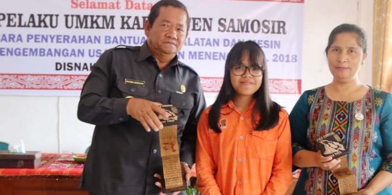Bupati Samosir Serahkan Bantuan Peralatan untuk Pelaku UMKM